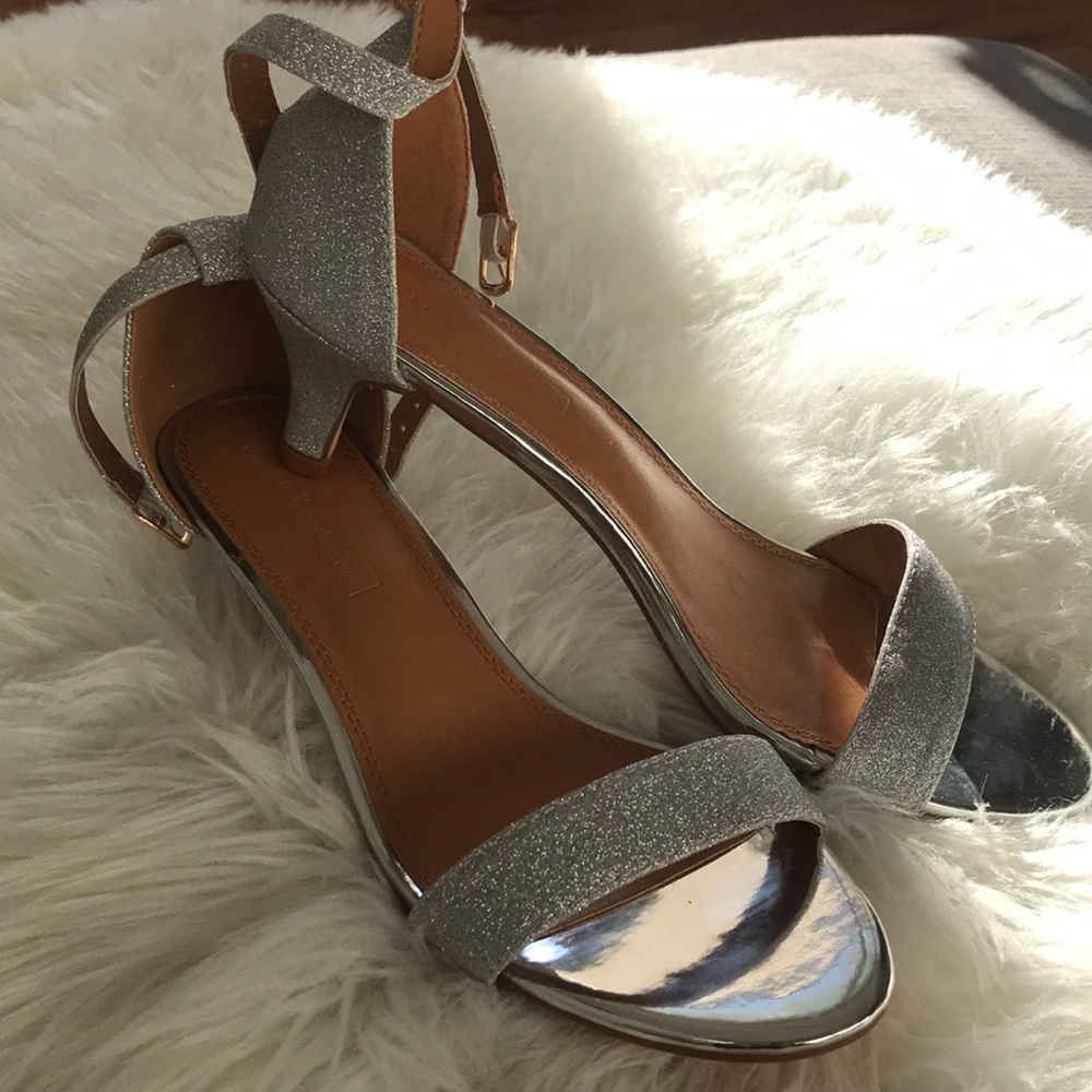 Beautiful 2in silver open toe